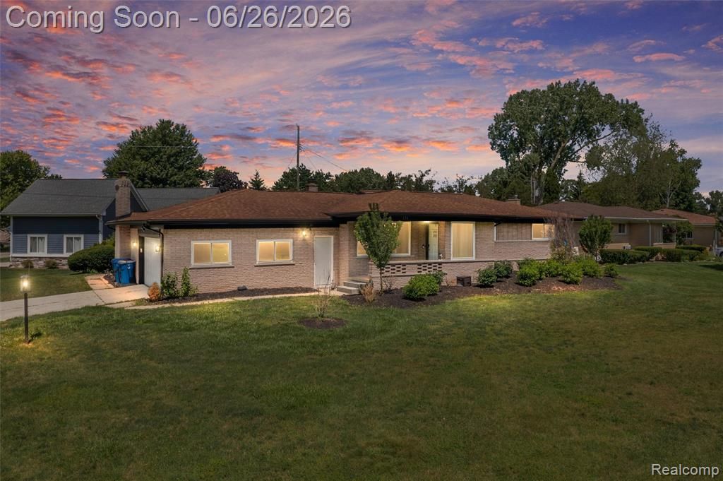 174 Pleasant Lake Drive, Waterford, MI 48327
