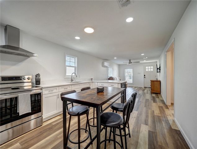 648 S 9th, Aransas Pass, TX 78336