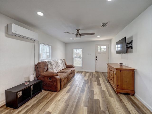 648 S 9th, Aransas Pass, TX 78336