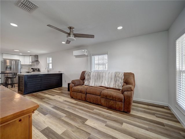 648 S 9th, Aransas Pass, TX 78336