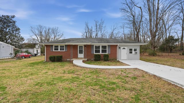 420 Oakwood Rd, Tullahoma, TN 37388
