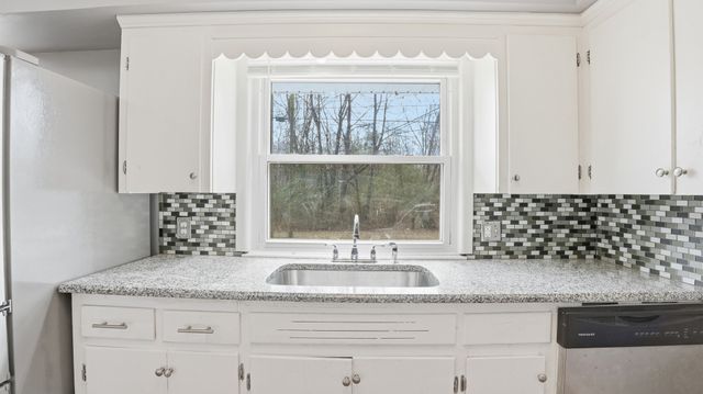 420 Oakwood Rd, Tullahoma, TN 37388