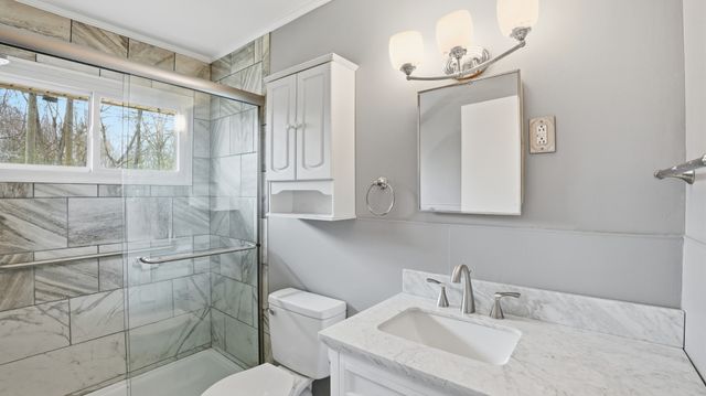 420 Oakwood Rd, Tullahoma, TN 37388