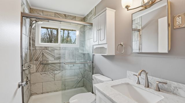 420 Oakwood Rd, Tullahoma, TN 37388