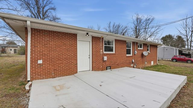 420 Oakwood Rd, Tullahoma, TN 37388