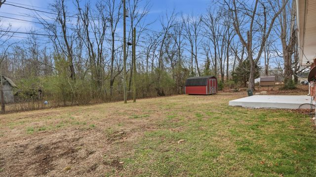 420 Oakwood Rd, Tullahoma, TN 37388