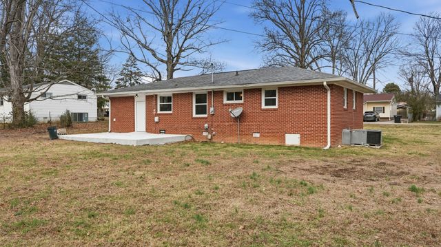 420 Oakwood Rd, Tullahoma, TN 37388
