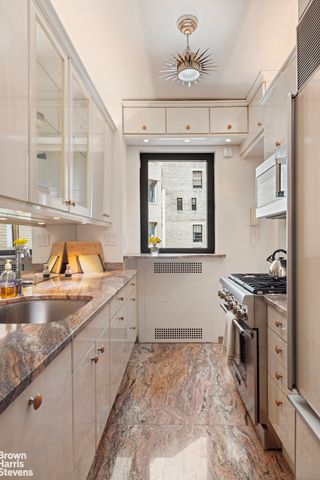 880 5th Ave Apt 5H, New York City, NY 10021