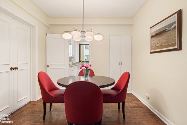 880 5th Ave Apt 5H, New York City, NY 10021