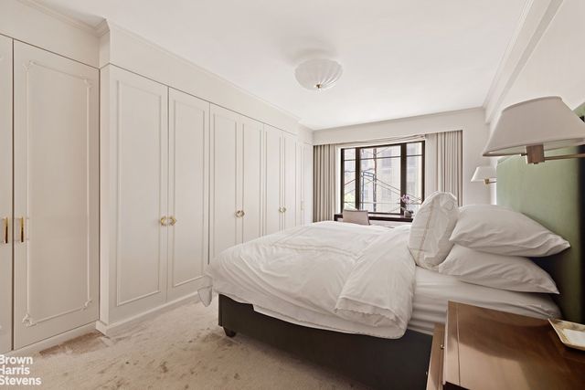 880 5th Ave Apt 5H, New York City, NY 10021