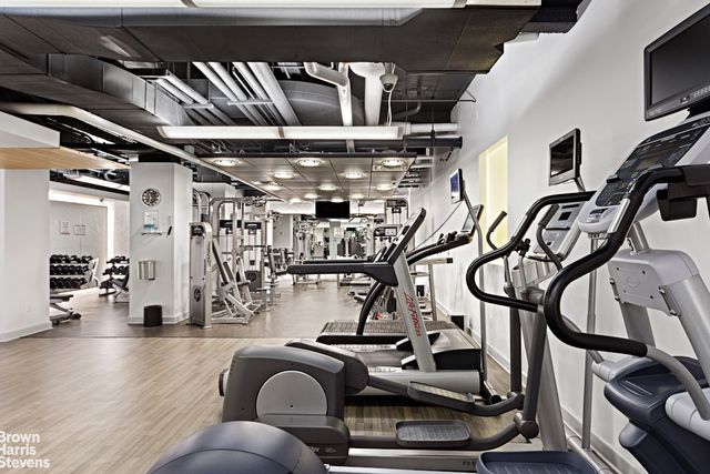 880 5th Ave Apt 5H, New York City, NY 10021