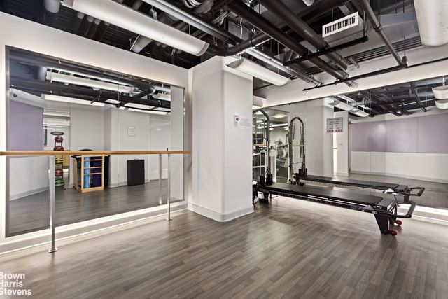 880 5th Ave Apt 5H, New York City, NY 10021