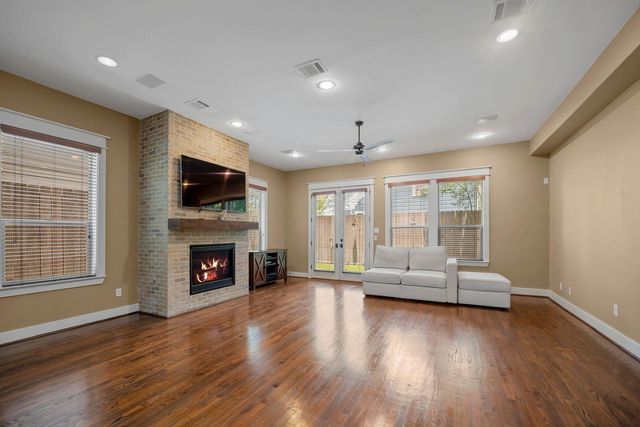 2108 N Memorial Way, Houston, TX 77007