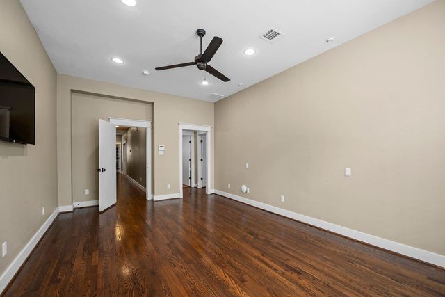 2108 N Memorial Way, Houston, TX 77007