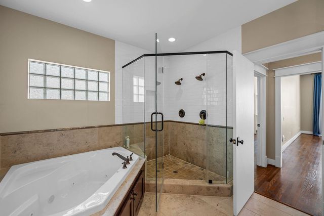 2108 N Memorial Way, Houston, TX 77007