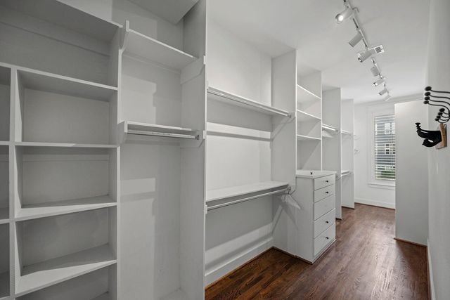 2108 N Memorial Way, Houston, TX 77007