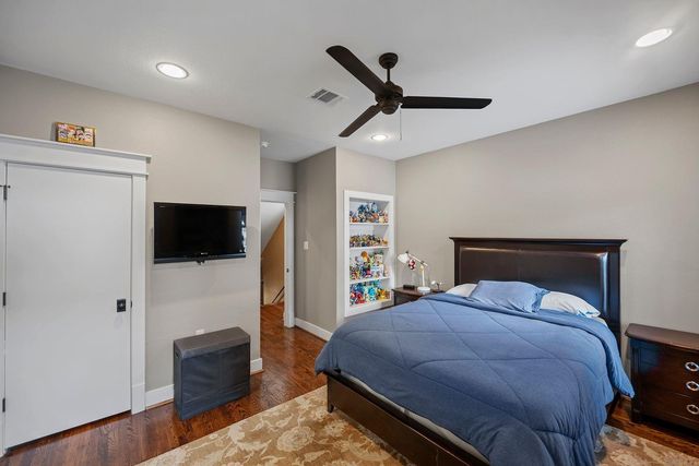 2108 N Memorial Way, Houston, TX 77007
