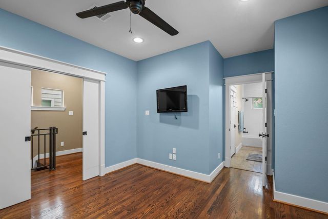 2108 N Memorial Way, Houston, TX 77007