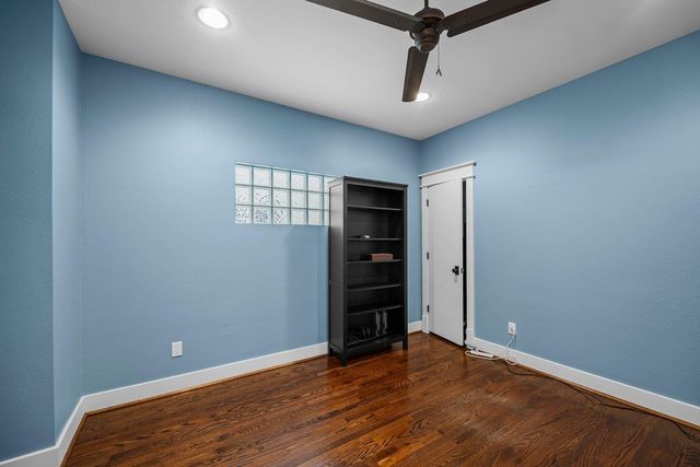 2108 N Memorial Way, Houston, TX 77007