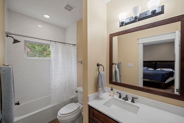 2108 N Memorial Way, Houston, TX 77007