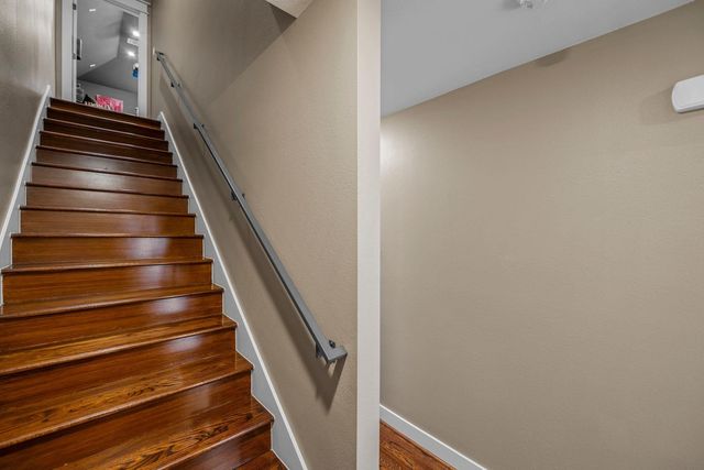 2108 N Memorial Way, Houston, TX 77007