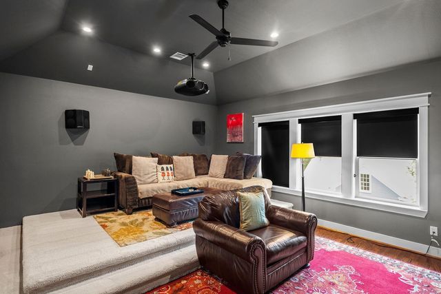 2108 N Memorial Way, Houston, TX 77007