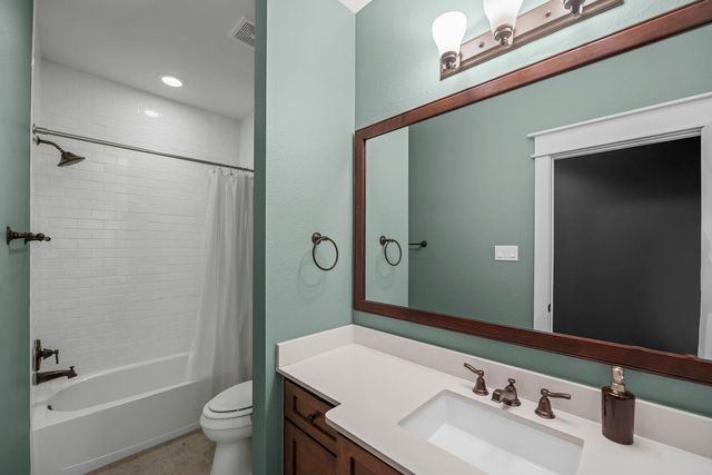 2108 N Memorial Way, Houston, TX 77007