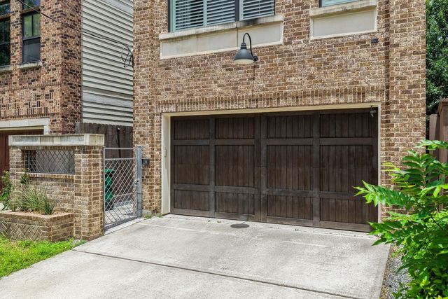 2108 N Memorial Way, Houston, TX 77007
