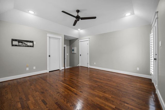 2108 N Memorial Way, Houston, TX 77007