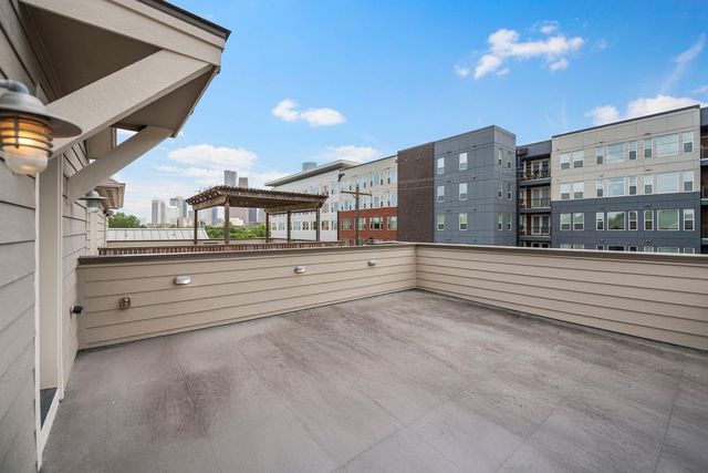2108 N Memorial Way, Houston, TX 77007