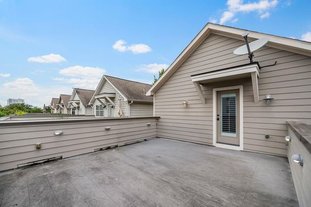2108 N Memorial Way, Houston, TX 77007