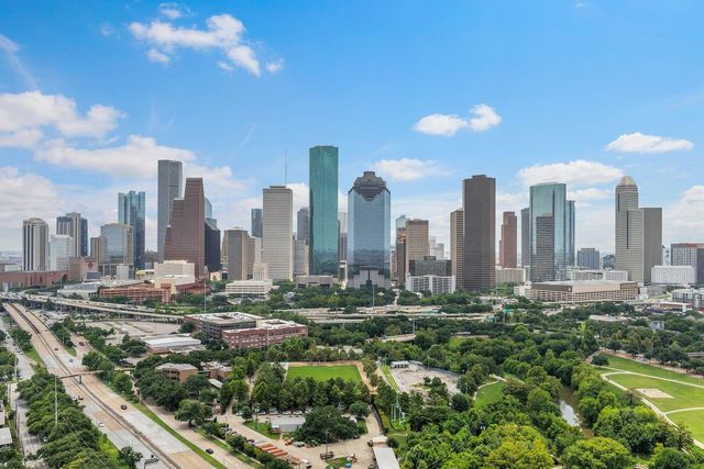 2108 N Memorial Way, Houston, TX 77007