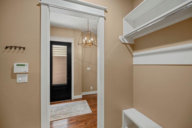 2108 N Memorial Way, Houston, TX 77007