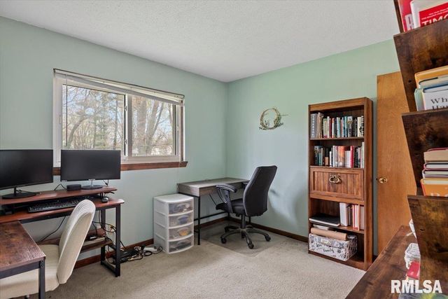 529 WOODLAND Drive, Chatham, IL 62629