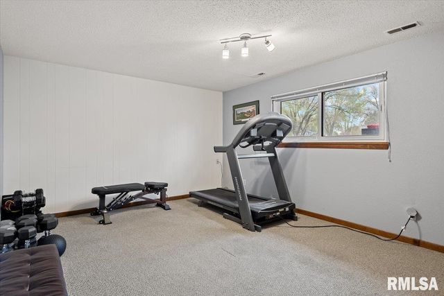 529 WOODLAND Drive, Chatham, IL 62629