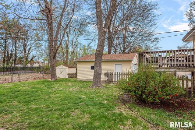 529 WOODLAND Drive, Chatham, IL 62629