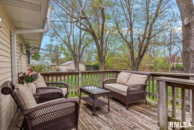 529 WOODLAND Drive, Chatham, IL 62629