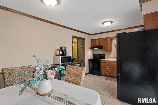 529 WOODLAND Drive, Chatham, IL 62629