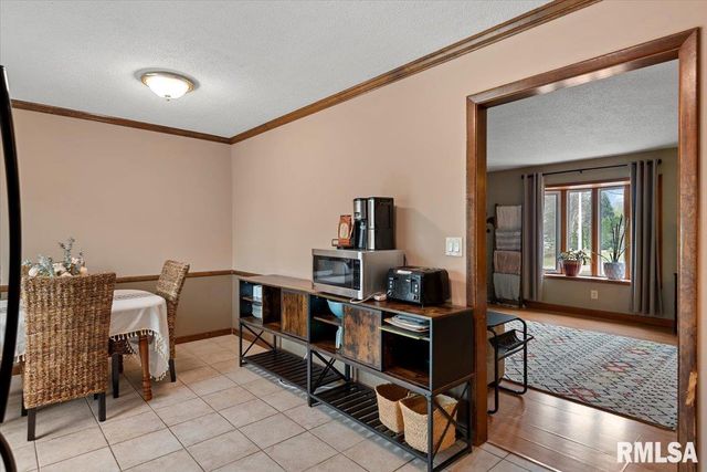 529 WOODLAND Drive, Chatham, IL 62629