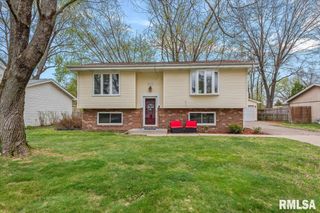 529 WOODLAND Drive, Chatham, IL 62629