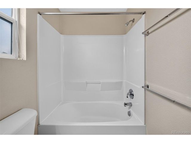 5933 E 113th Ave, Thornton, CO 80233