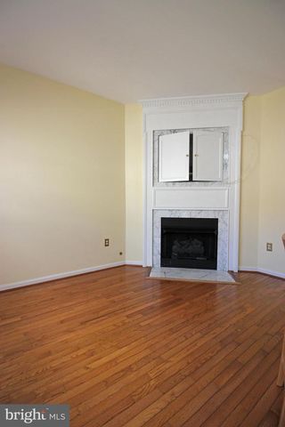 11799 VALLEY RIDGE CIR, Fairfax, VA 22033