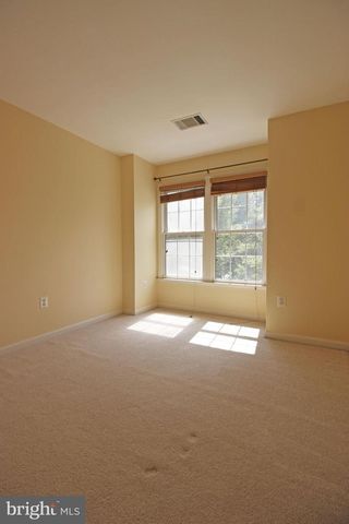 11799 VALLEY RIDGE CIR, Fairfax, VA 22033