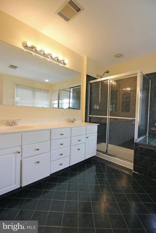 11799 VALLEY RIDGE CIR, Fairfax, VA 22033