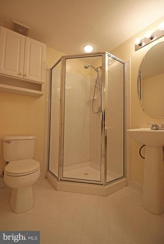 11799 VALLEY RIDGE CIR, Fairfax, VA 22033