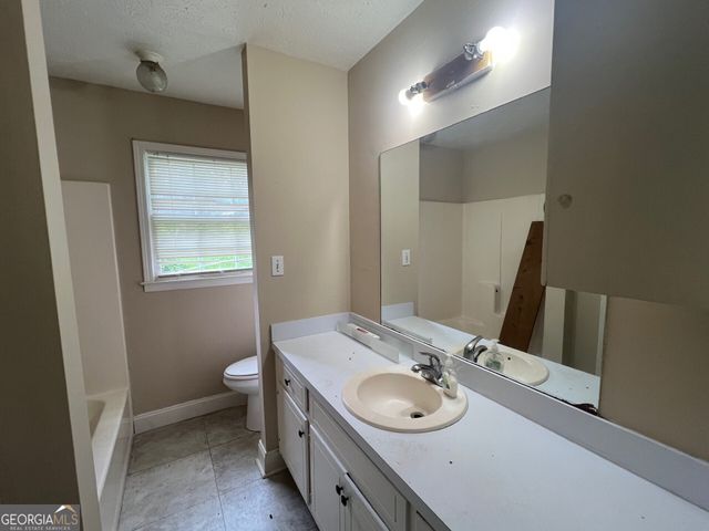 1047 Chestnut Oak Court NE, Conyers, GA 30012