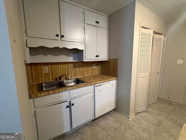 1047 Chestnut Oak Court NE, Conyers, GA 30012