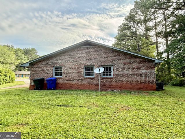 1047 Chestnut Oak Court NE, Conyers, GA 30012