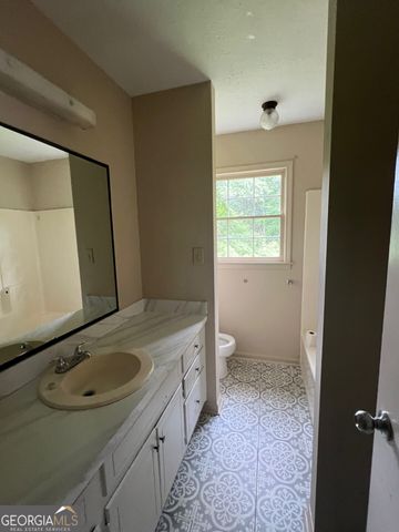 1047 Chestnut Oak Court NE, Conyers, GA 30012