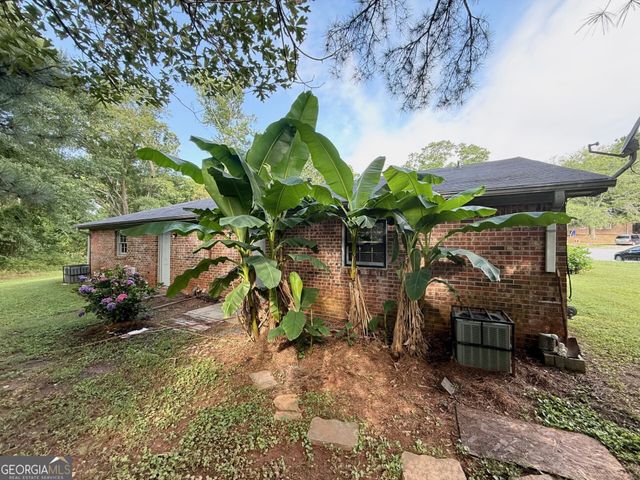 1047 Chestnut Oak Court NE, Conyers, GA 30012